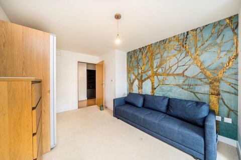2 bedroom flat to rent, Albert Basin Way, London E16