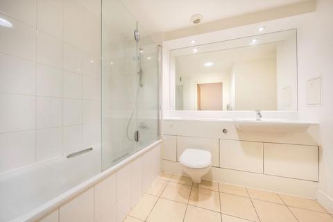 2 bedroom flat to rent, Albert Basin Way, London E16