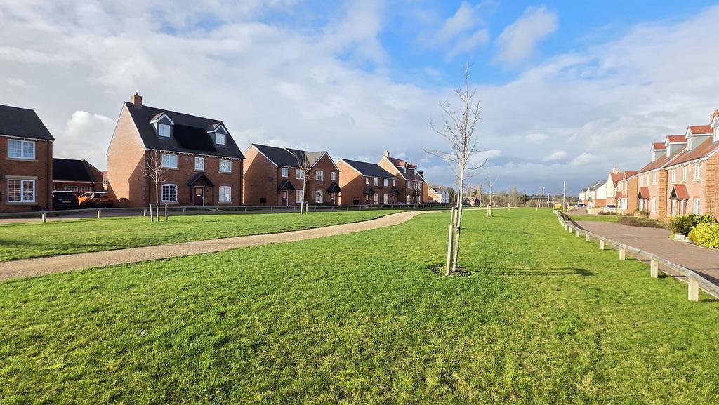 Views &amp; Green Spaces Close By