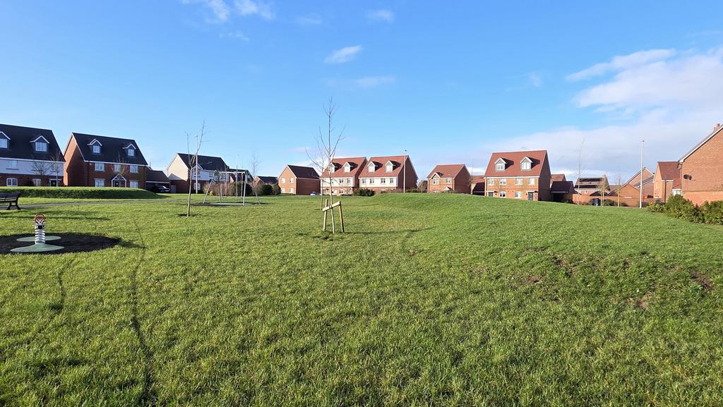 Views &amp; Green Spaces Close By