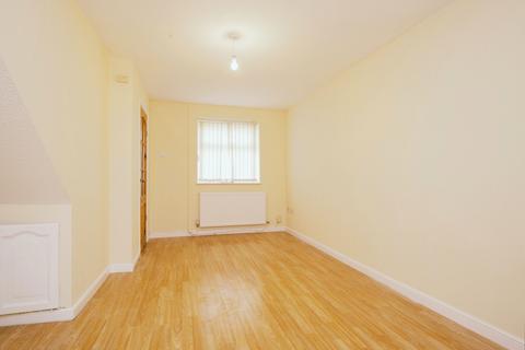 2 bedroom semi-detached house to rent, Amberley Close, Pontprennau, Cardiff, CF23