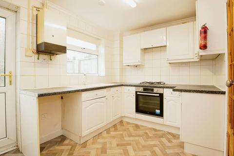 2 bedroom semi-detached house to rent, Amberley Close, Pontprennau, Cardiff, CF23
