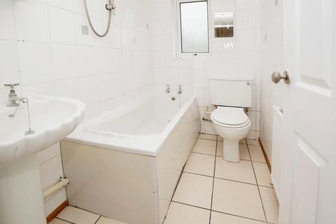 2 bedroom semi-detached house to rent, Amberley Close, Pontprennau, Cardiff, CF23