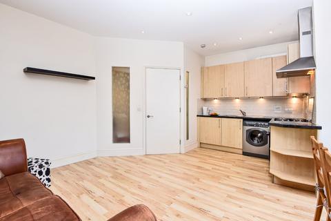 1 bedroom flat for sale, Warwick Road, Bounds Green, London, N11