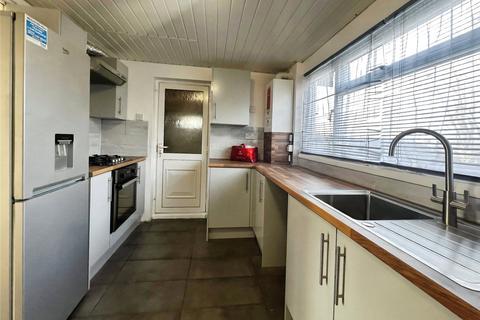 3 bedroom semi-detached house to rent, Blackwell Drive, Hertfordshire WD19