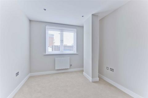 1 bedroom flat to rent, Church Street, Walton-On-Thames KT12