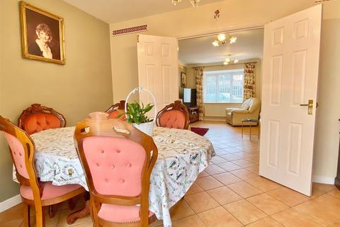 4 bedroom detached house for sale, Martham Road, Hemsby