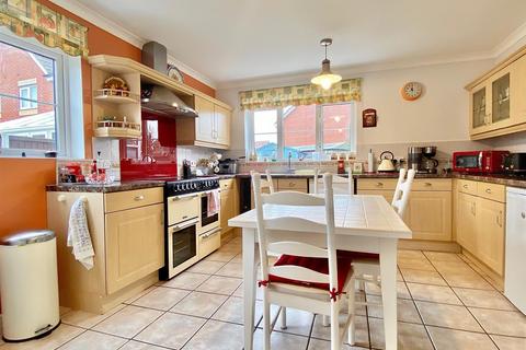 4 bedroom detached house for sale, Martham Road, Hemsby