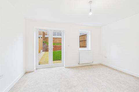 undefined, 39, Redcliff Close
