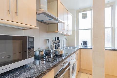 3 bedroom apartment to rent, Hill Street, Mayfair W1