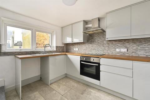 2 bedroom house to rent, Stonefield Road, Hastings