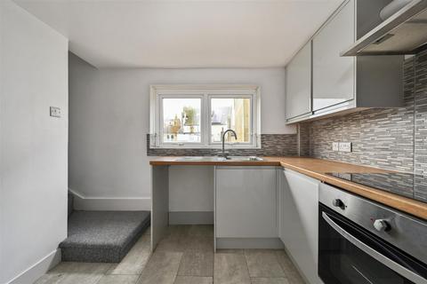 2 bedroom house to rent, Stonefield Road, Hastings