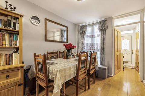 3 bedroom terraced house for sale, Halston Close, SW11