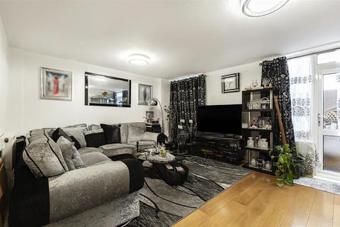 3 bedroom terraced house for sale, Halston Close, SW11