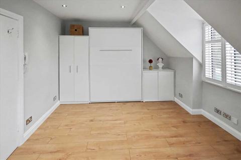 undefined, Dukes Avenue, Chiswick