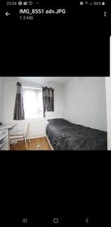 1 bedroom in a house share to rent, Parkfield Road, Ickenham UB10