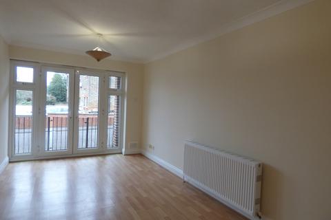 2 bedroom flat to rent, Junction Road, Brentwood, CM14