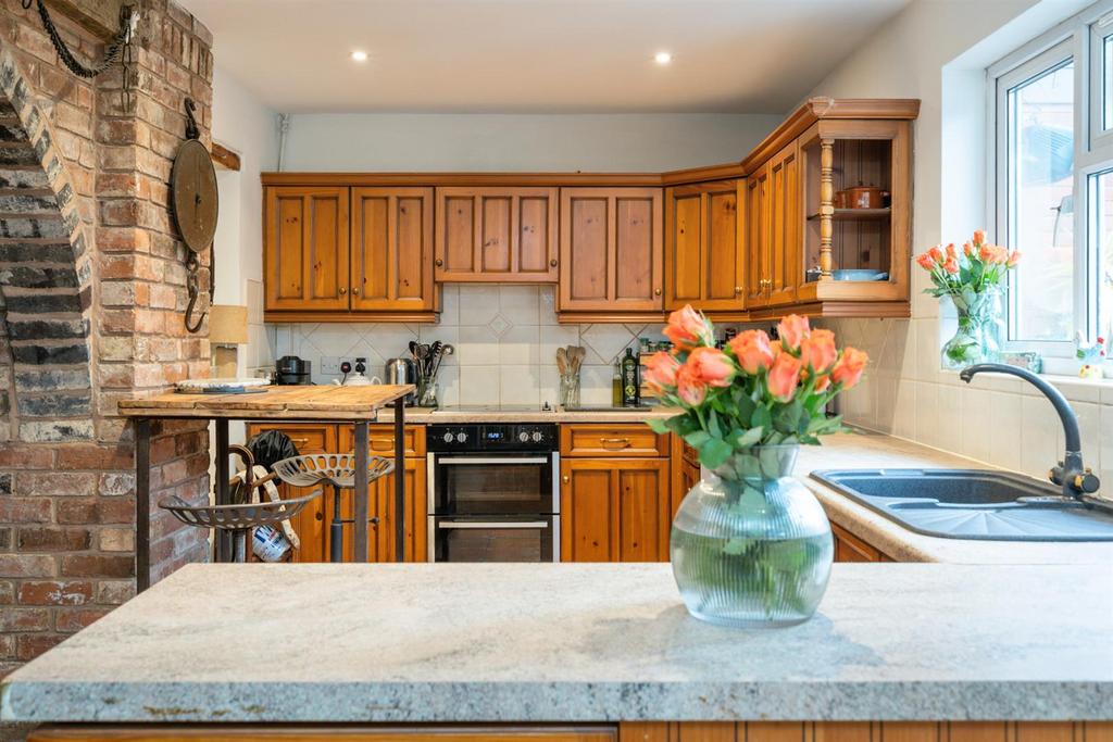2111 Warwick Road 26.jpg