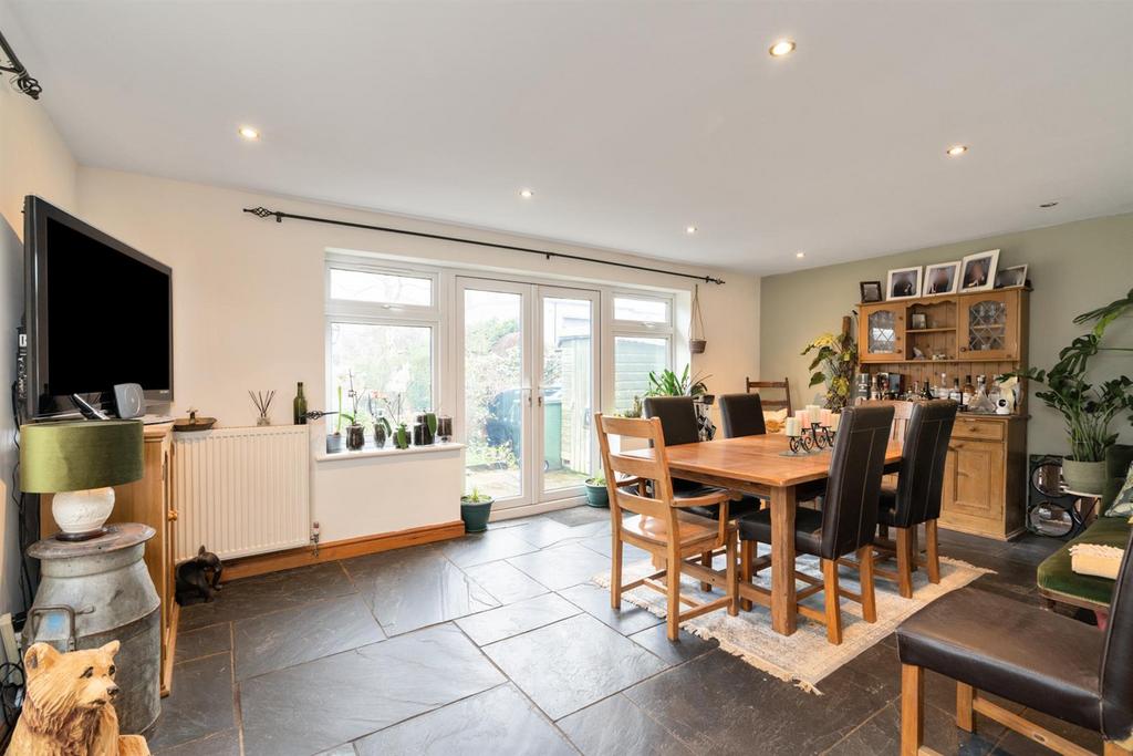 2111 Warwick Road 27.jpg