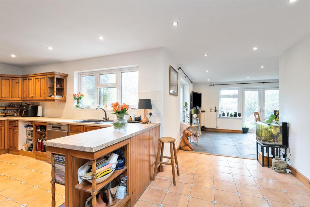 2111 Warwick Road 30.jpg