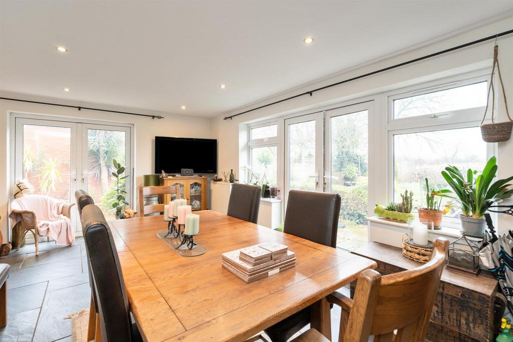 2111 Warwick Road 28.jpg