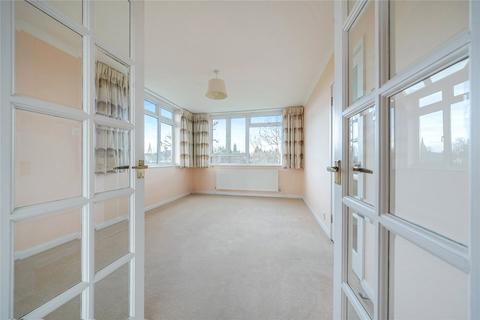 3 bedroom flat for sale, Hawthorne Road, Bickley