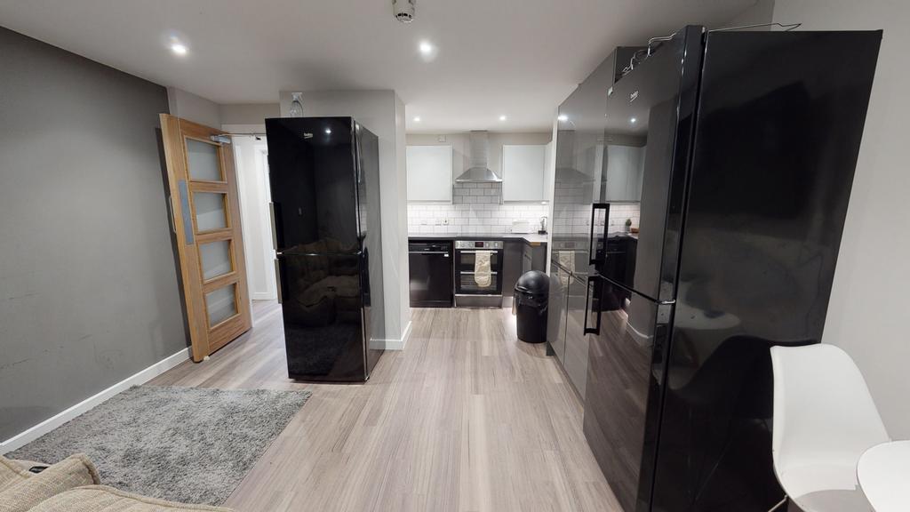 6 bedroom flat share to rent
