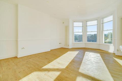 3 bedroom flat for sale, Overhill Road, London SE22