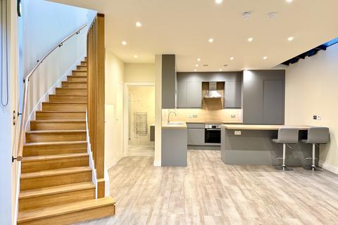 2 bedroom semi-detached house to rent, Pemberton Gardens, London N19