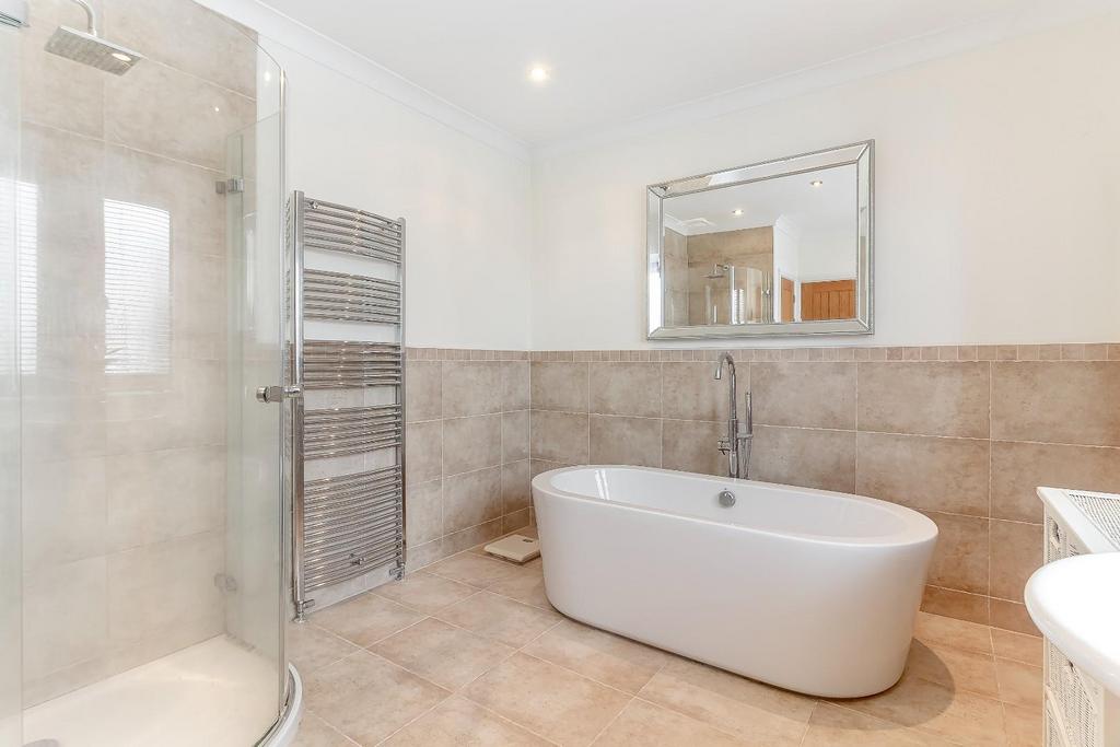 Bathroom - B.jpg