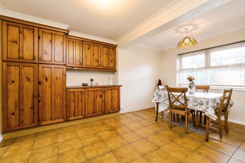 3 bedroom terraced house for sale, Yellowpine Way, Chigwell, Essex, IG7