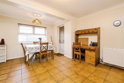 3 bedroom terraced house for sale, Yellowpine Way, Chigwell, Essex, IG7