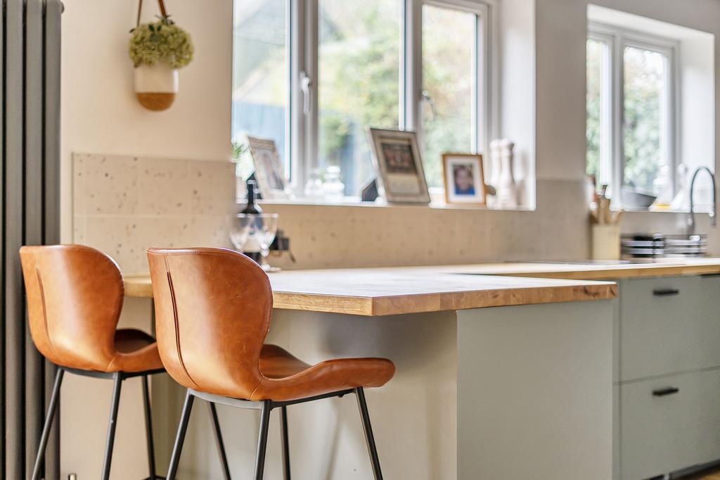 Breakfast Bar In Kitchen