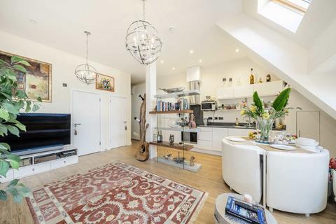 2 bedroom flat for sale, Staines Road West, Sunbury-On-Thames TW16