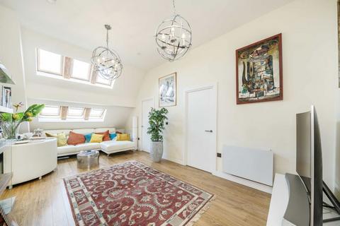 2 bedroom flat for sale, Staines Road West, Sunbury-On-Thames TW16