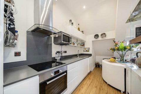 2 bedroom flat for sale, Staines Road West, Sunbury-On-Thames TW16