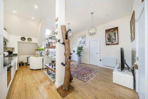 2 bedroom flat for sale, Staines Road West, Sunbury-On-Thames TW16