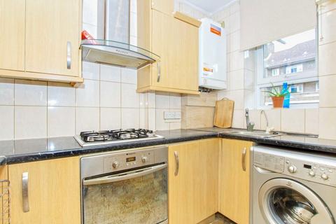 2 bedroom flat to rent, White City Estate, London W12