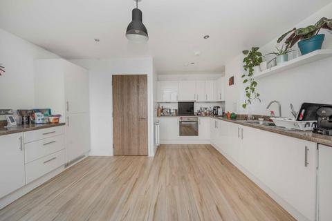 2 bedroom flat for sale, Tewkesbury Road, London W13