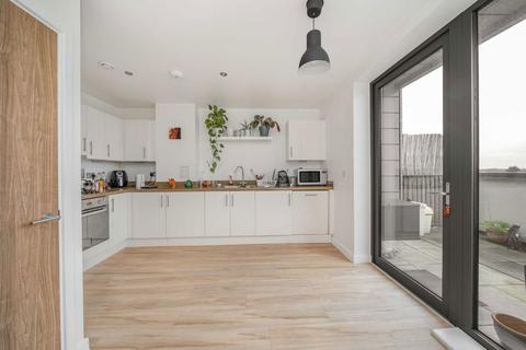 2 bedroom flat for sale, Tewkesbury Road, London W13