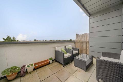 2 bedroom flat for sale, Tewkesbury Road, London W13