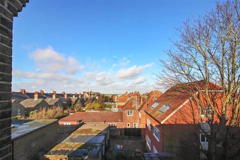 1 bedroom flat to rent, Northdown Road, Cliftonville, Margate, CT9