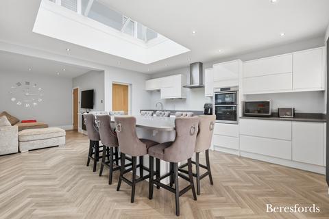 undefined, Kenilworth Gardens, Hornchurch, RM12