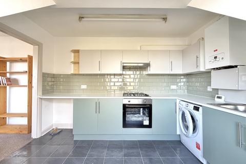 3 bedroom flat to rent, Hutton Grove, London N12