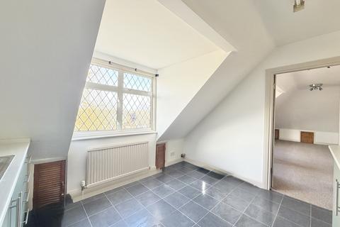 3 bedroom flat to rent, Hutton Grove, London N12