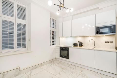 2 bedroom flat to rent, De Vere Gardens, London W8