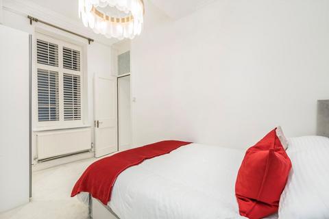 2 bedroom flat to rent, De Vere Gardens, London W8