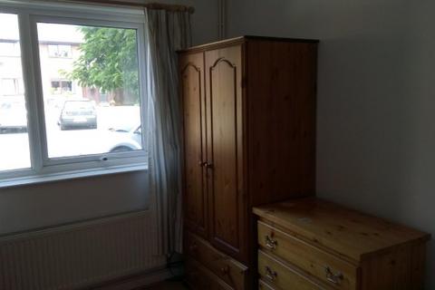 4 bedroom house share to rent, Pine Tree Avenue