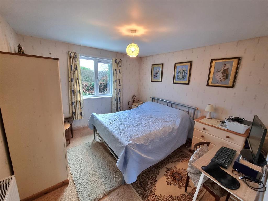 Bed 2.jpg