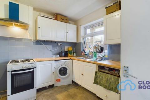 1 bedroom in a house share to rent, Gale Street